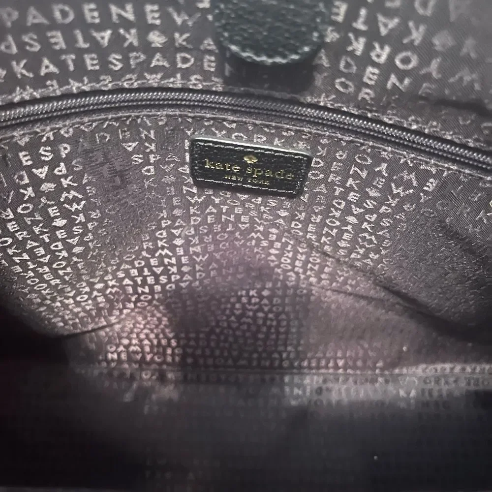 Kate Spade Black and Cream Shoulder Bag with Modern Elegance